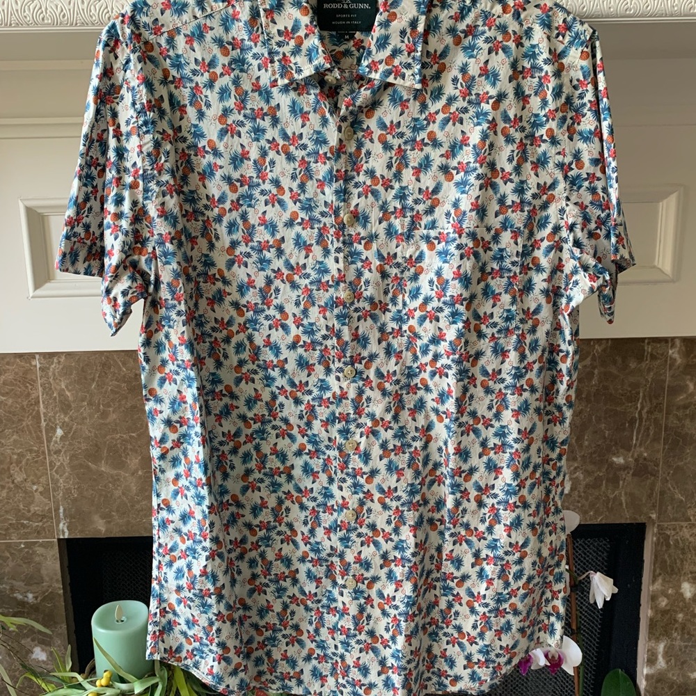 Mens Rodd and Gunn Hawaiian Print Shirt in Medium NWOT